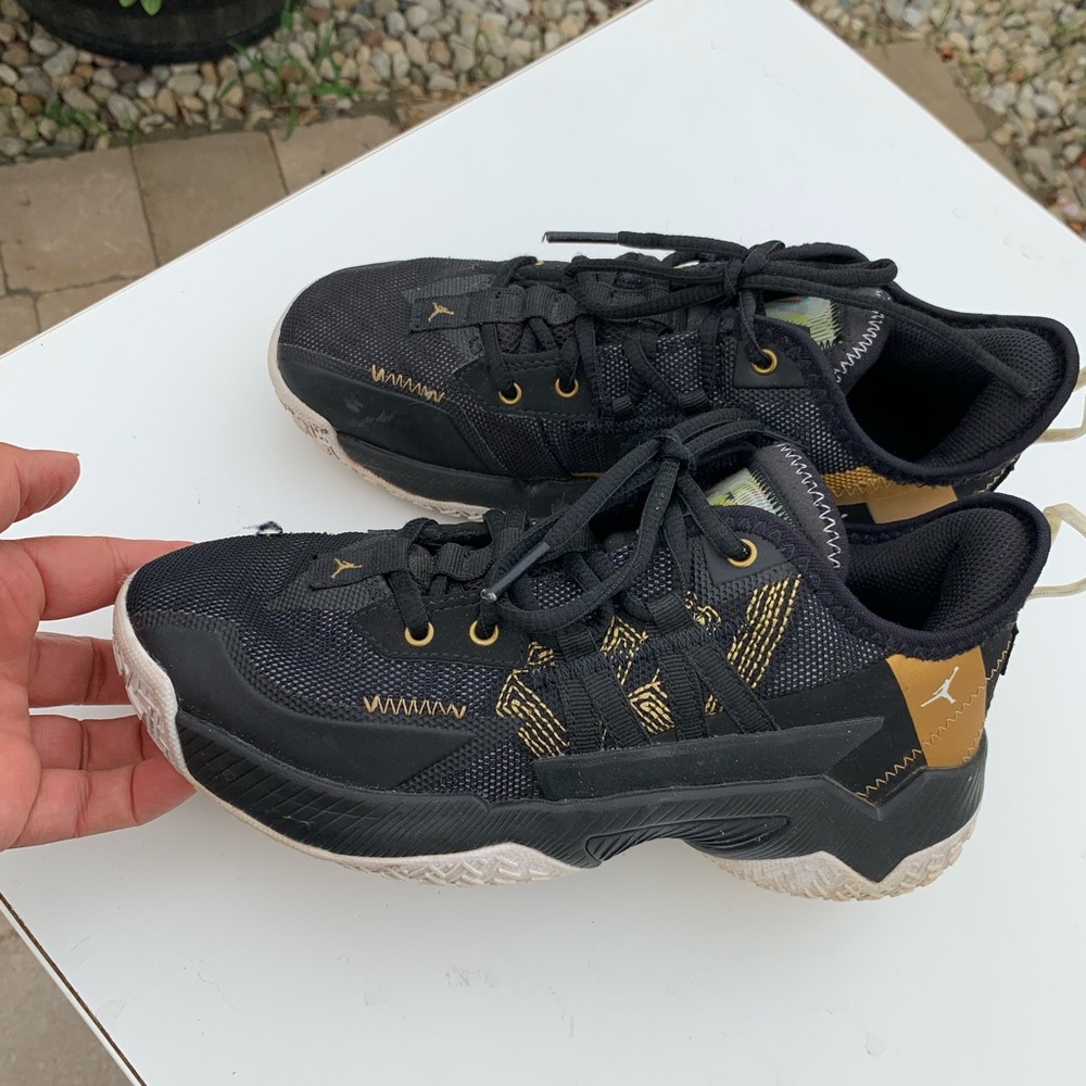 Jordan Westbrook One Take II size 4.5 Y gold and black - Picture 4 of 12